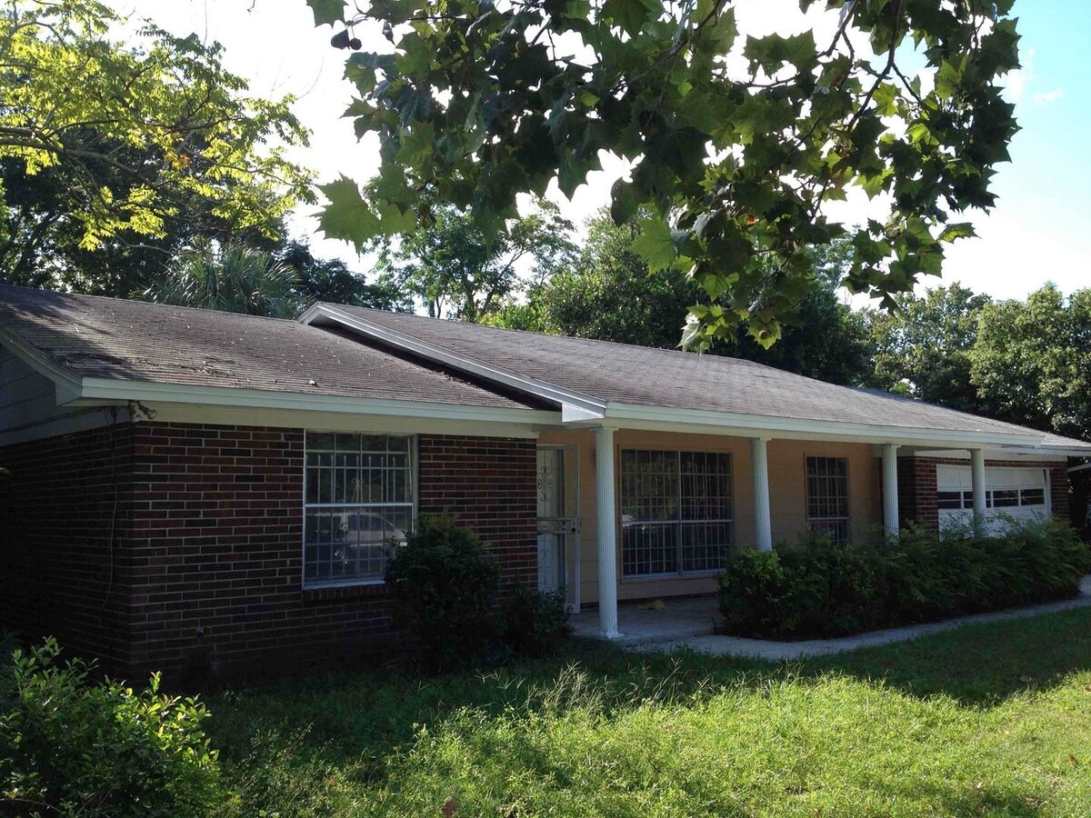 Photo - 3850 University Club Blvd