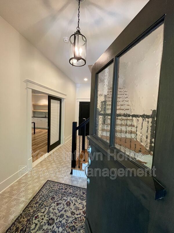 Photo - 1867 Gordon Manor NE