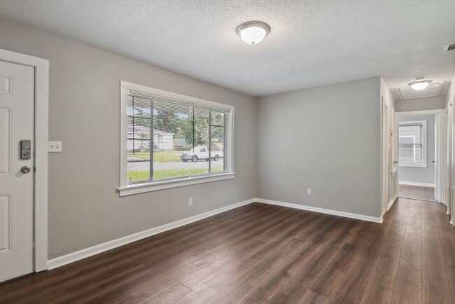 Photo - Large 3BR/1BA Near Ardsley Park House For Rent