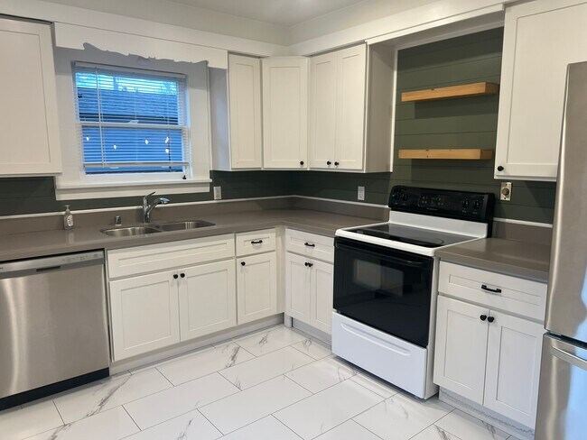 Photo - 929 E 57th St