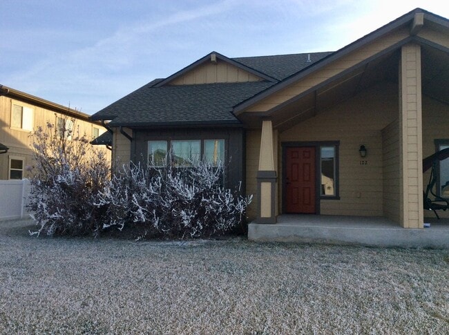 Stunning Townhome in South Heart - Stunning Townhome in South Heart