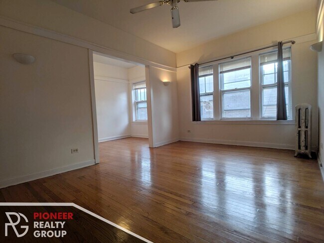 822 W Waveland Ave