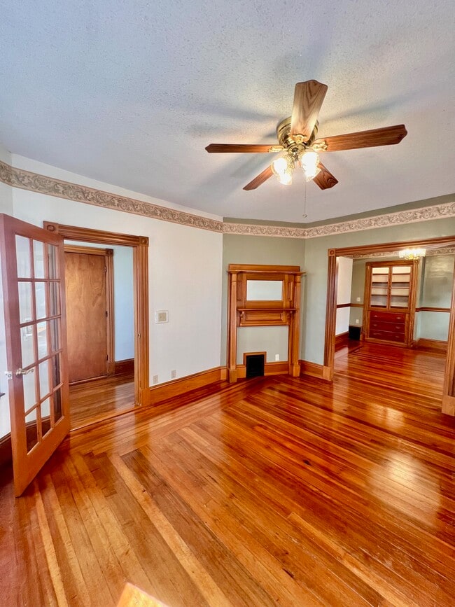 Building Photo - 22 Temple St Unit 2