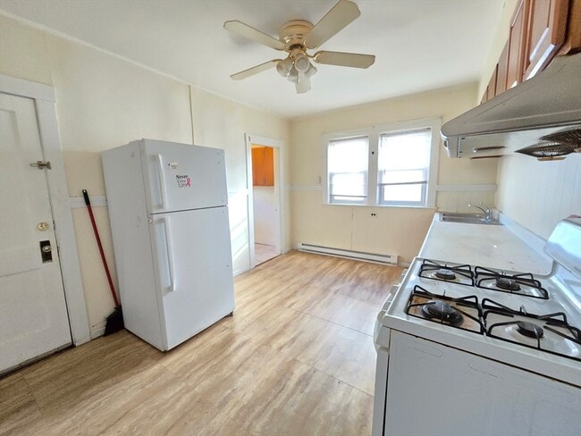 Building Photo - 23 Lowe St