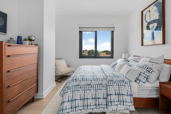 Photo - 360 Huguenot