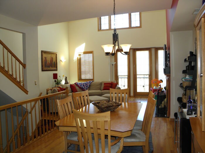 Photo - 921 W Fletcher St (Chicago, IL)