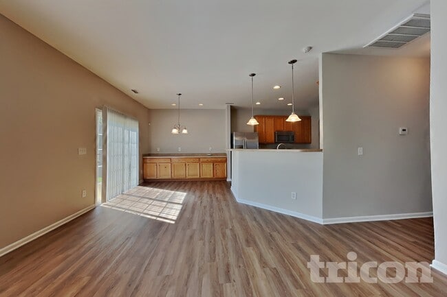 30 Rowan Dr