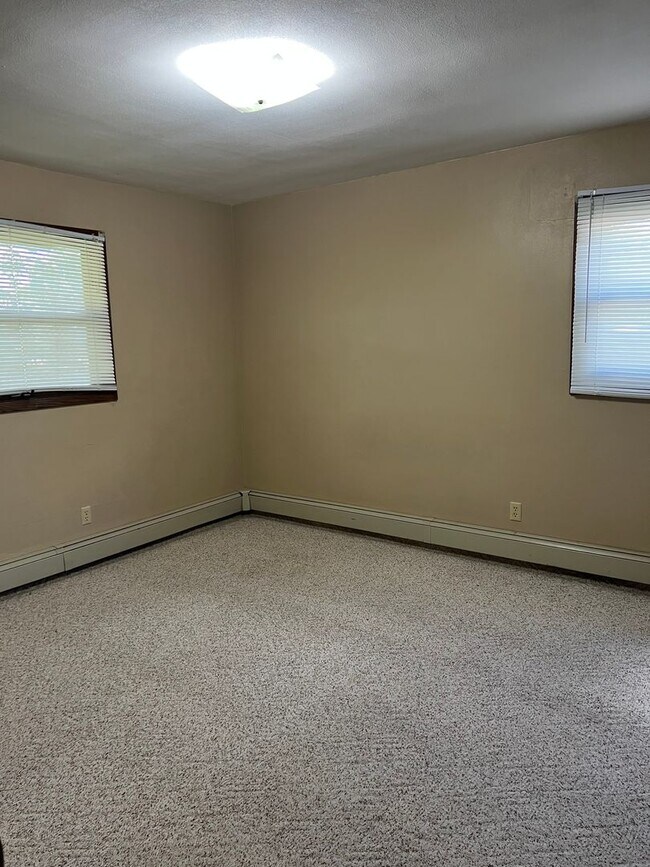 38 Oxby Ln Unit 4