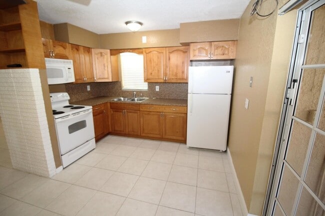 Photo - 551 SE 15th St