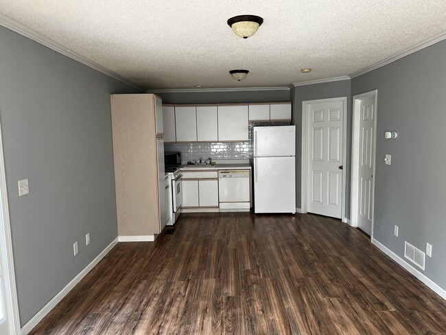 Open Kitchen - 109 Cypress Dr Unit Suite
