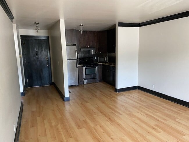 Photo - Nice updated condo unit close to downtown ...
