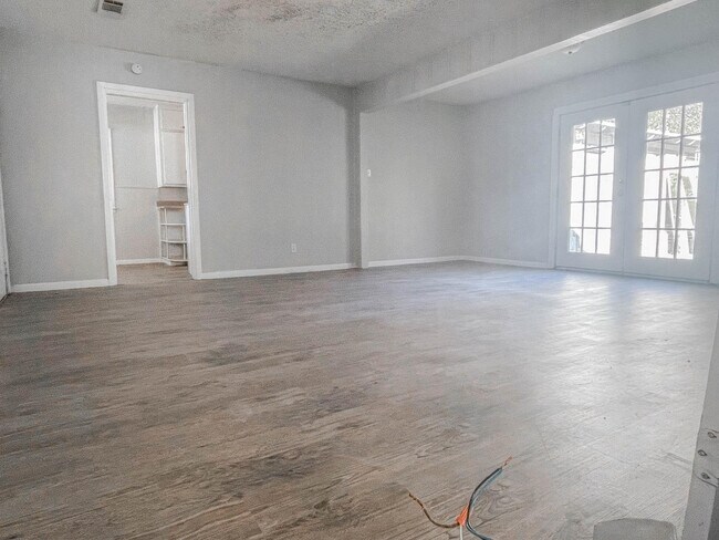 Photo - 2004 47th St