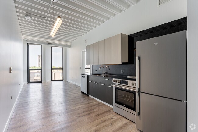 1BR, 1BA - 595SF