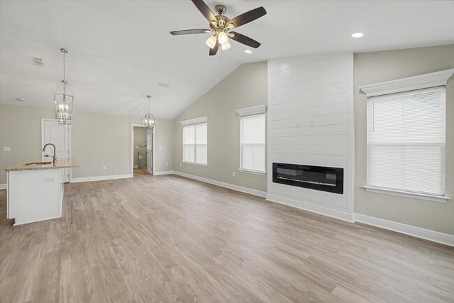 Photo - 37 Haida Trail