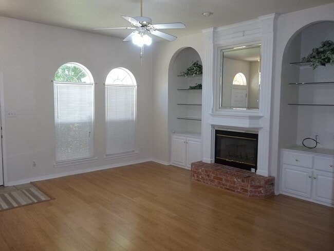 Photo - 4 BEDROOM, CONVENIENT LOCATION