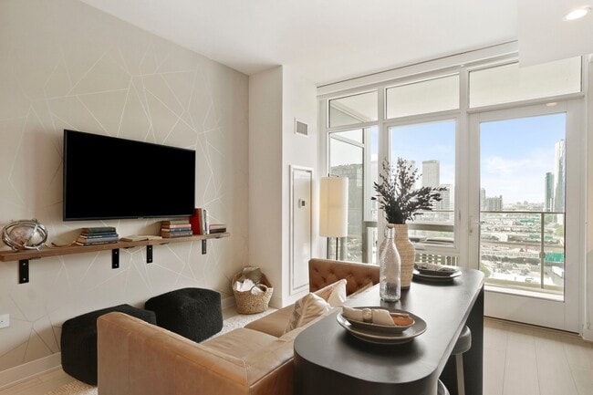 Building Photo - 384 N Union Ave