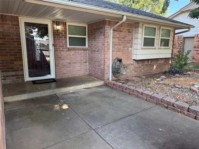 Photo - 805 W 8th St