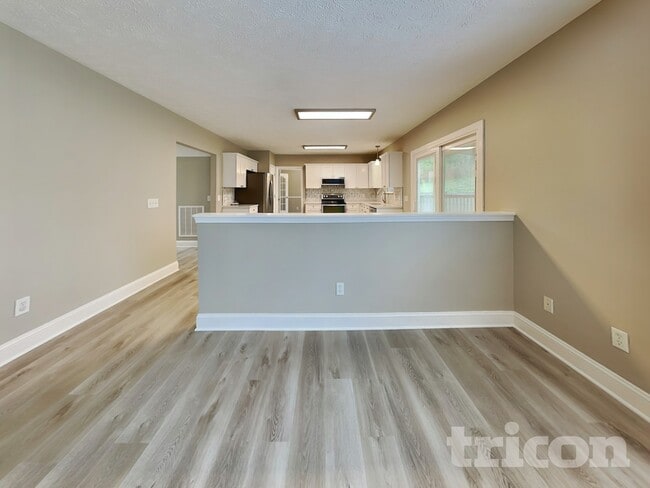 Photo - 134 Walton Trce S