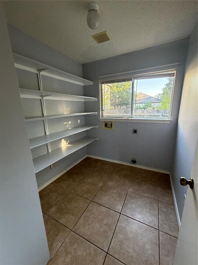 Photo - 3207 Settlement Dr