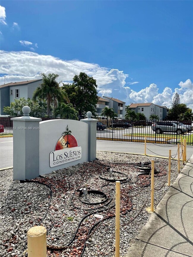 Photo - 1725 W 60th St Unit F304