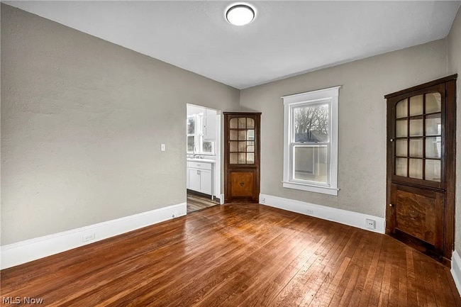 Building Photo - 5614 Drake Ave