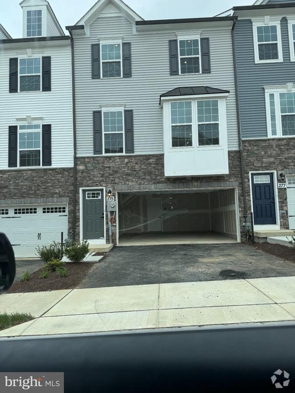 Building Photo - 275 Thoroughbred Ln Rental