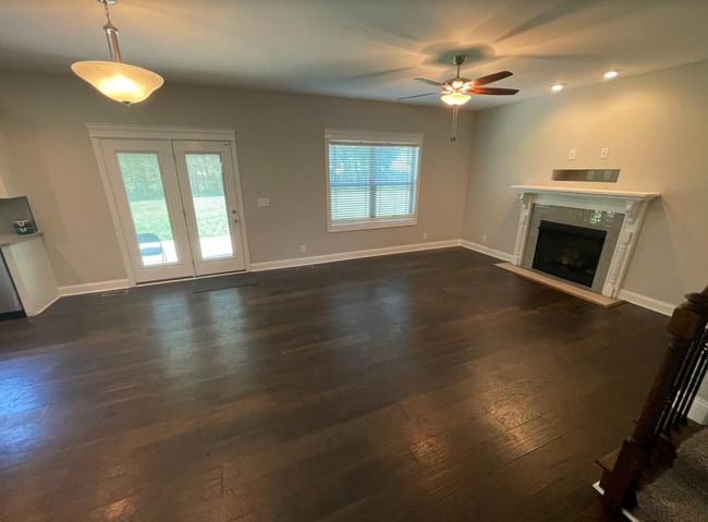 Photo - 301 Hemp Ct