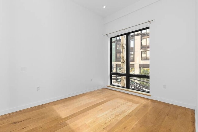 Building Photo - 148 West St Rental