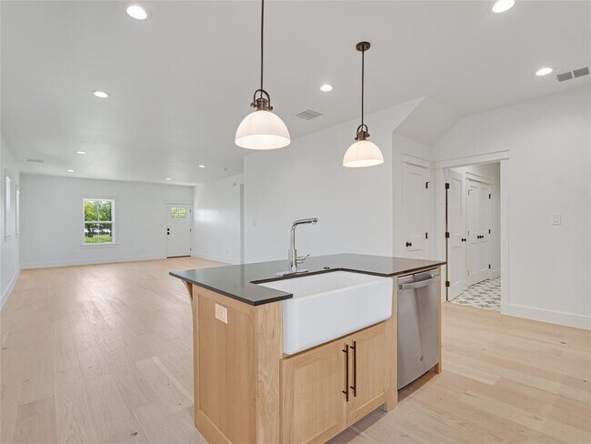 Photo - 416 Stagecoach Trail