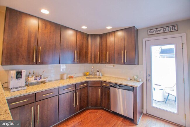 Photo - 140 Mercy St Townhome