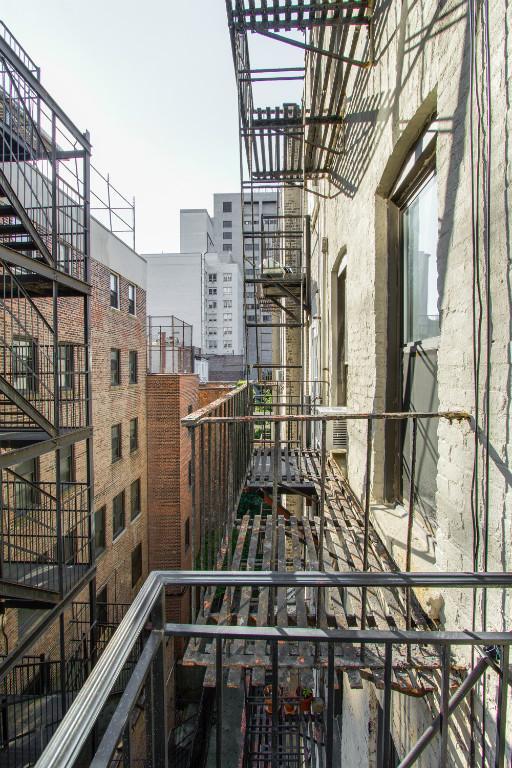 Photo - 336 E 18th St Unit E3