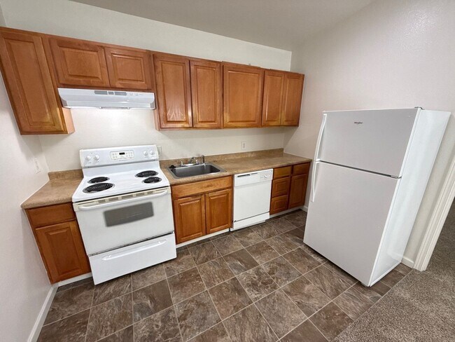 Photo - 647 Columbia St NE