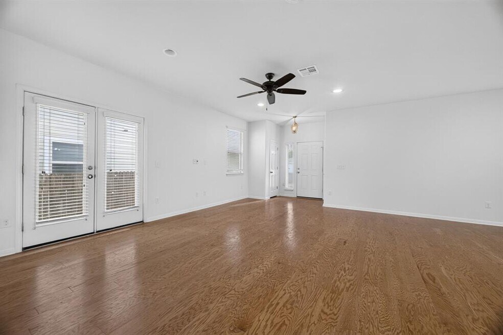 430 Twisted Oaks Ln