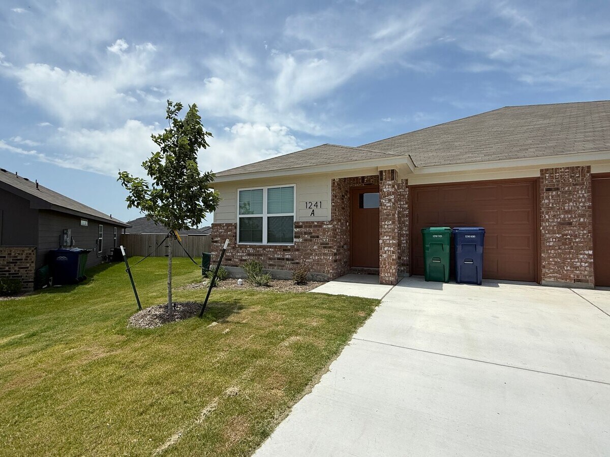 Photo - 1241 LEXINGTON Dr Apartment Unit 1241 Lexington -  A