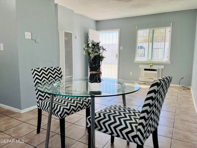 Building Photo - 8921 Kenneth St