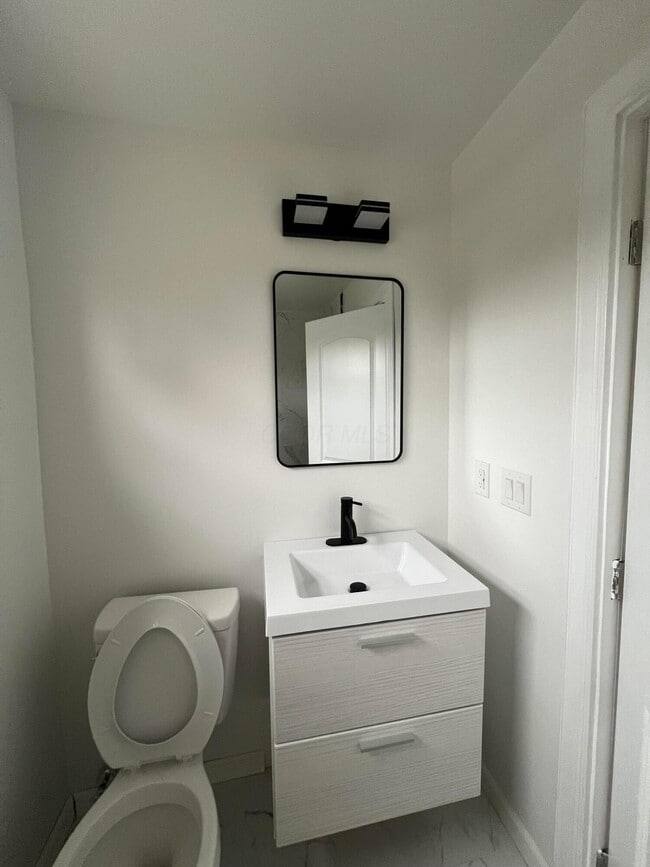 Building Photo - 50 N Hampton Rd Unit C