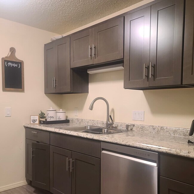 Photo - White House Apartments