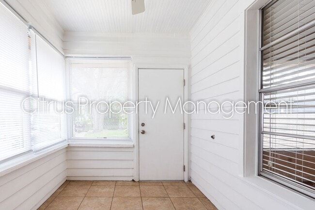 Photo - Charming Duplex in Mills 50 District