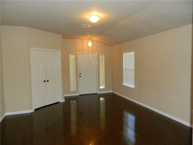 Photo - 3149 Henderson Path