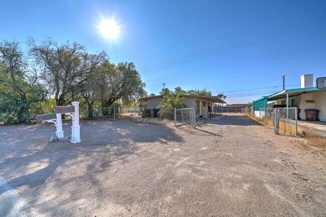 Photo - 249/251 West Northern Avenue Unidad B