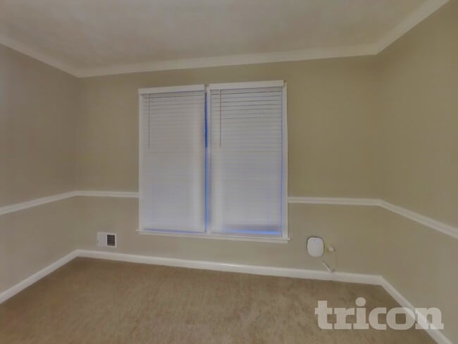 Photo - 305 Woodsong Dr