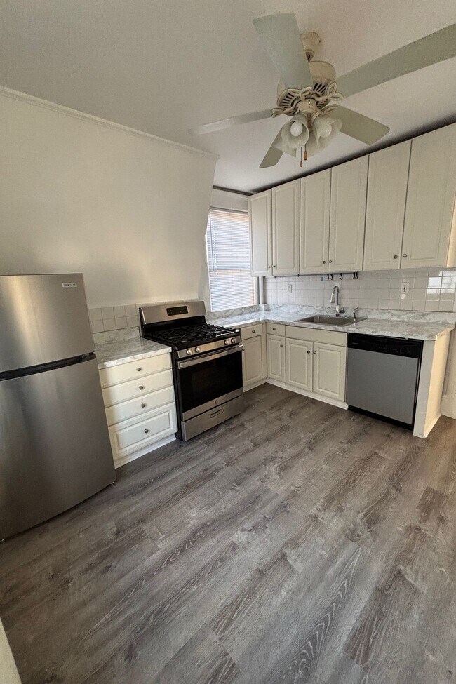 Photo - 2 Hasbrouck Ave Unidad # 2