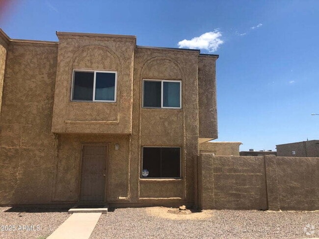 Building Photo - 2 Story Townhouse,  3 Bedroom, 1 Bathroom,...