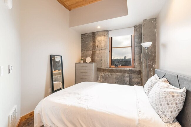 2120 Commerce St Unit SI ID1045875P