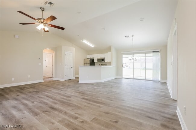 Photo - 3907 13th St W