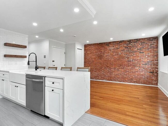 Photo - "Charming 2-Bedroom Retreat in the Heart of Boston's Vibrant North End"