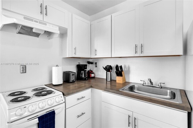 Photo - 925 SW 15th Ave Unit .