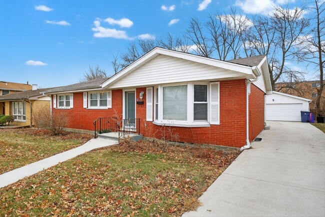 Photo - 4107 Applewood Ln