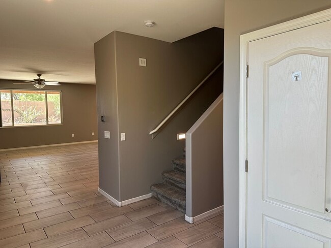 Photo - 1445 W Locke Dr