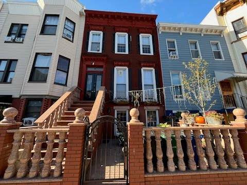 Photo - 356 52nd St